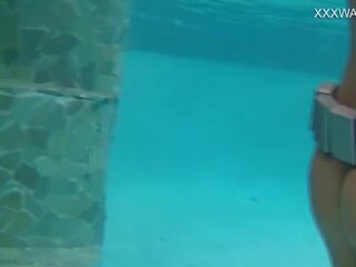 Ungherese seduttrice nora shmandora prende orgasmi in il piscina