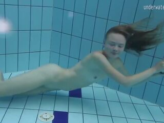 Mały cycki drobne nastolatka clara podwodne