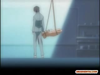 Pikkuruinen anime sairaanhoitaja saa ketjutettu kohteeseen the katto ja kovacorea
