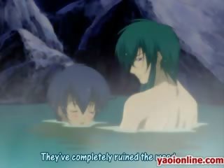Pāris no hentai puiši iegūšana exceptional vanna uz a basejns