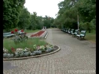 Çeke rrugët sleaze greenhorn në park